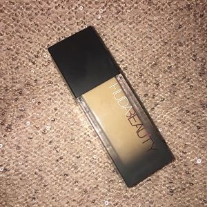 HUDA BEAUTY